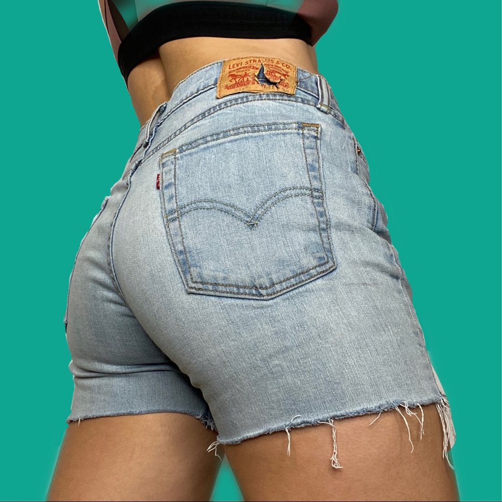 Vintage LEVIS Jeans cropped shorts